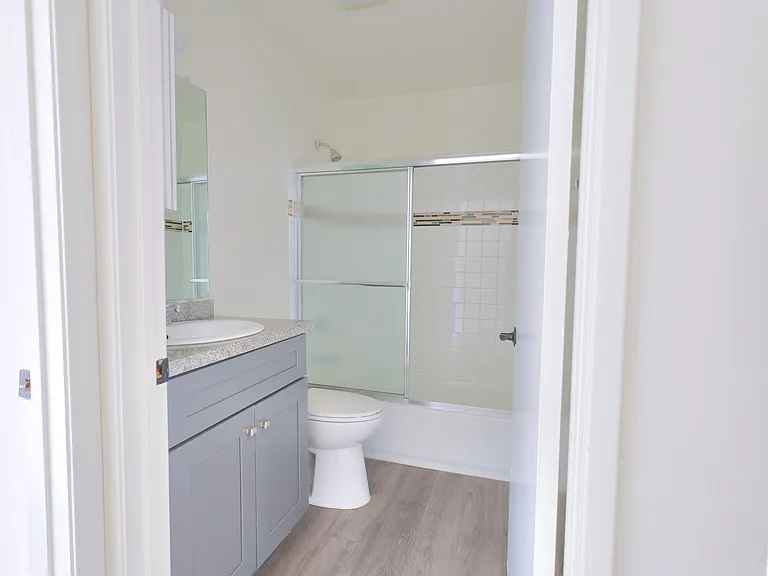 140 N Commonwealth Ave — Photo 22