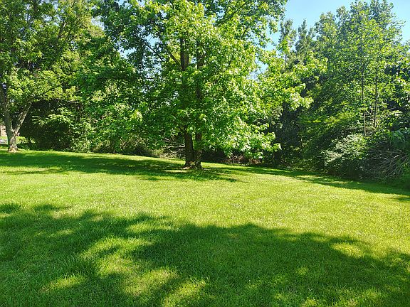 4th image of 29 Bluebird Ln