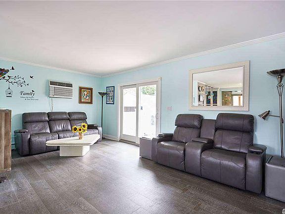 3rd image of 316 Spruce Ln