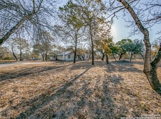 1567 Meadow Gln, Adkins, TX 78101