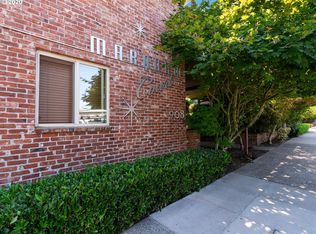 908 SW Gaines St APT 24, Portland, OR 97239