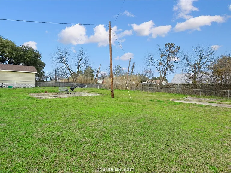 1807 S College Ave — Photo 8