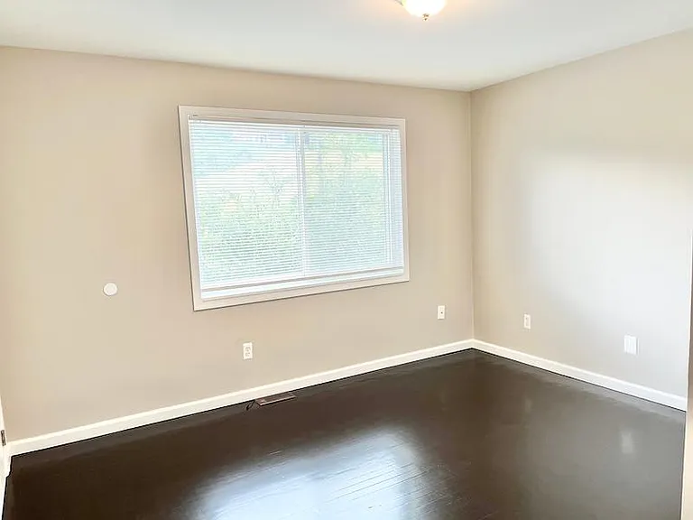 1050 Amsterdam Rd — Photo 8
