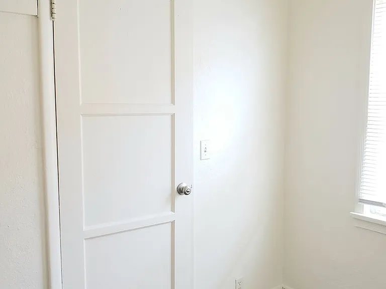 114 N Mission St — Photo 7