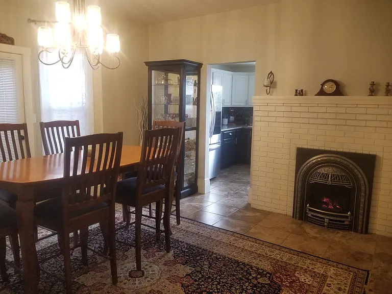601 E Columbia St — Photo 9
