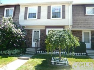 2105 King Rd, Trenton, MI 48183