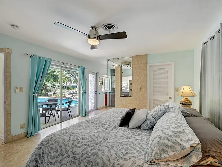 840 SW 7th St — Photo 15