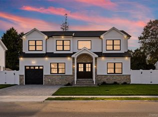 38 Eldorado Blvd, Plainview, NY 11803