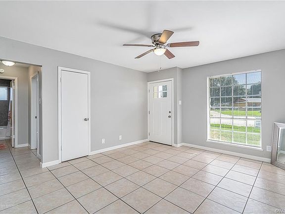 3rd image of 1629 Holiday Cir