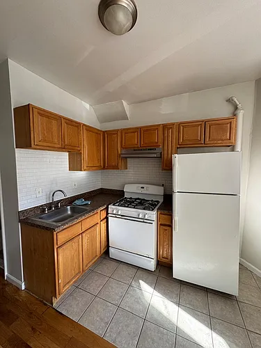 1873 Stratford Ave Photo 1