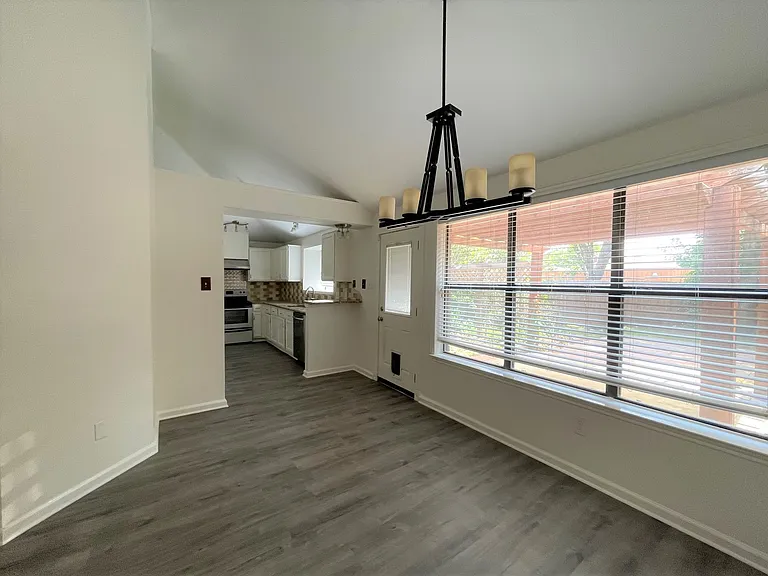 621 Phillips Dr — Photo 22