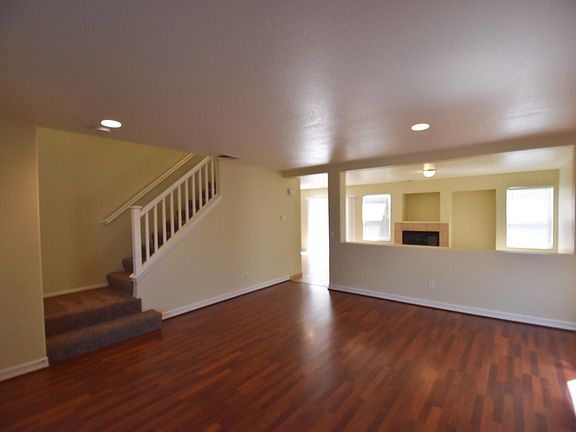 3rd image of 1558 W Holguin St