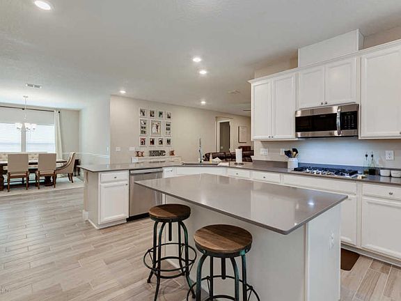 3rd image of 423 Starlis Pl