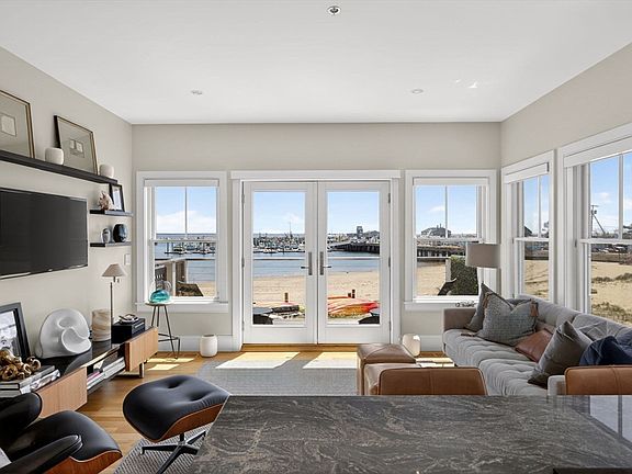 4th image of 333 R St #3
