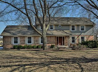 8 John Dr, Hawthorn Woods, IL 60047