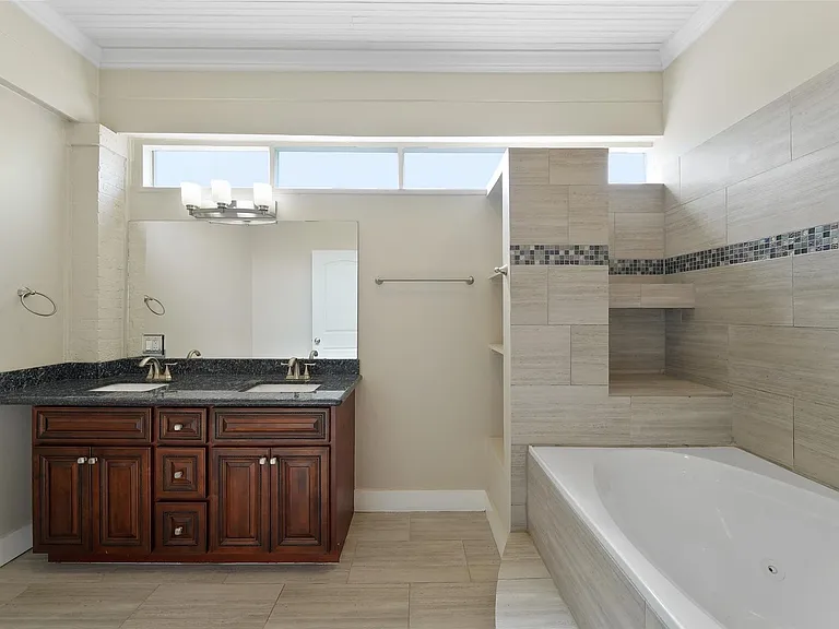 309 Pecore St — Photo 8