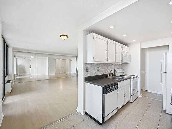 4th image of 300 Winston Dr APT 807