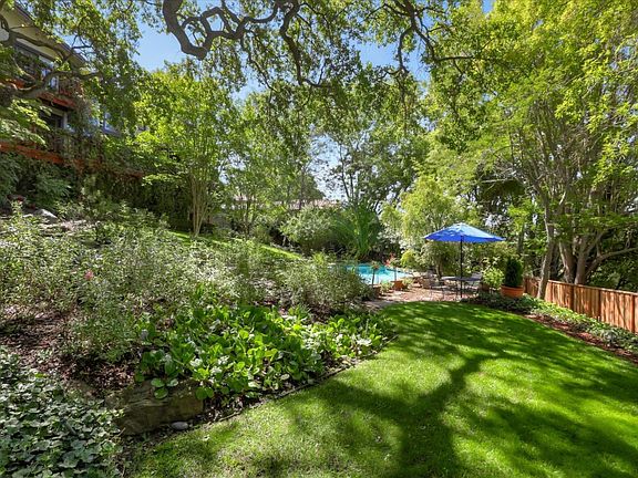 5th image of 16765 Oak View Cir