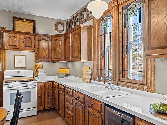 5th image of 518 East Main Street