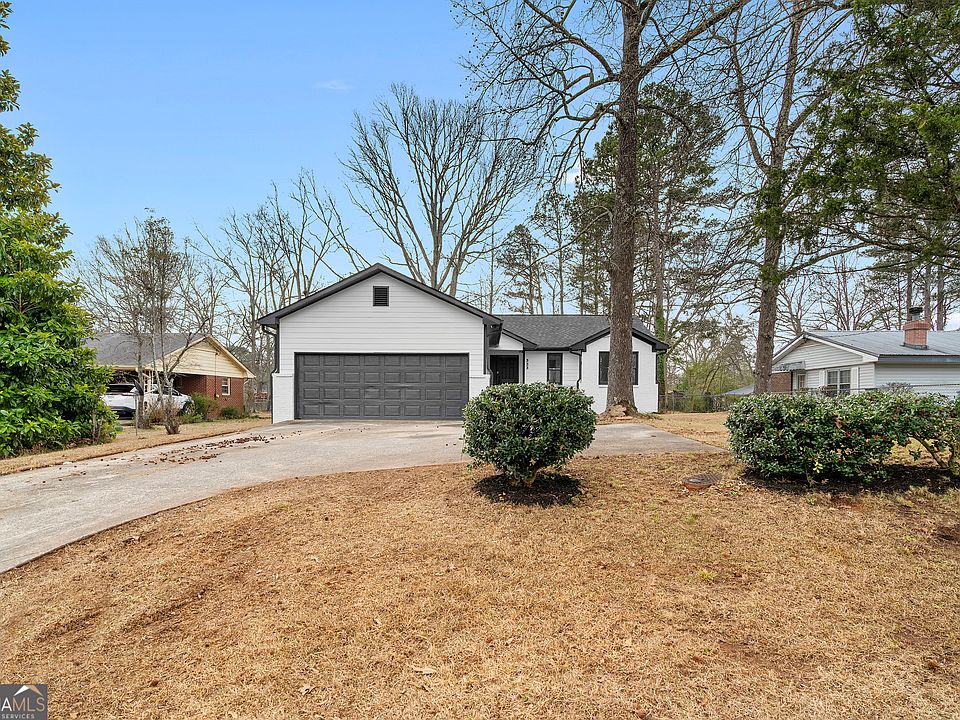 1st image of 323 Lumpkin St