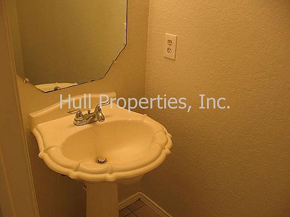 5th image of 811 Burnsall Gates Dr