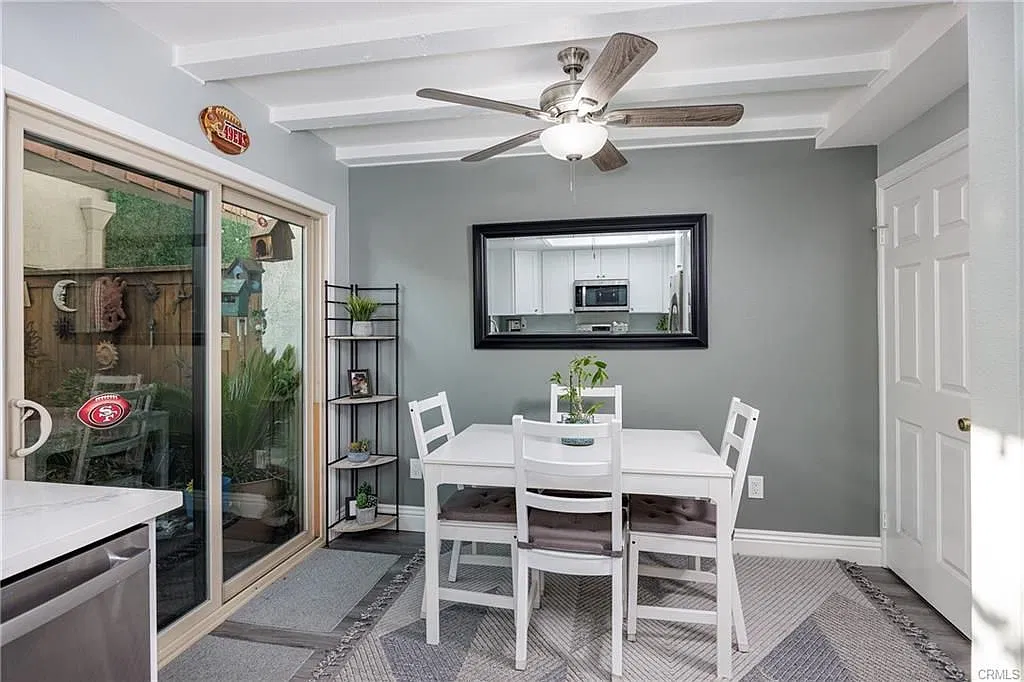 2 bed, 1.5 bath, 928 sqft, $3,200 — Photo 3