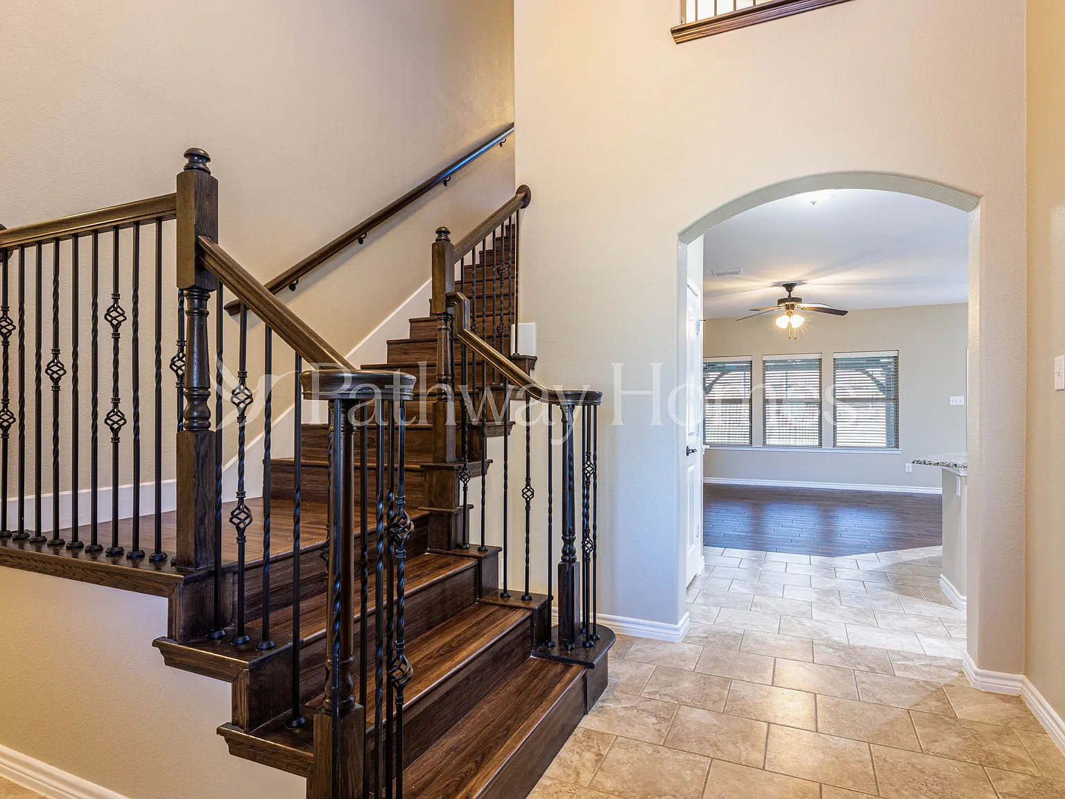 4 bed, 2.5 bath, 2929 sqft, $3,045 — Photo 2