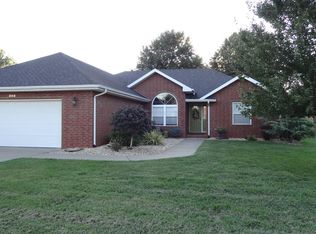 305 N Laurel Ln, Nixa, MO 65714