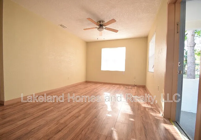 522 Oakland Rd — Photo 4