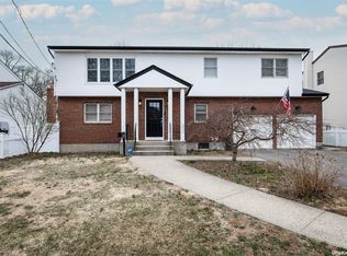 1659 James St, Merrick, NY 11566