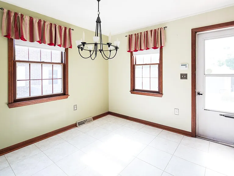 124 Tyre Ave — Photo 5