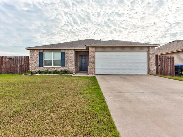 1101 Limestone Dr, Noble, OK 73068