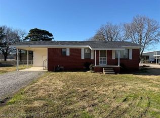 811 S Division St, Lavaca, AR 72941