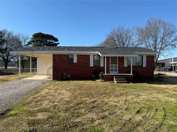 811 S Division St, Lavaca, AR 72941