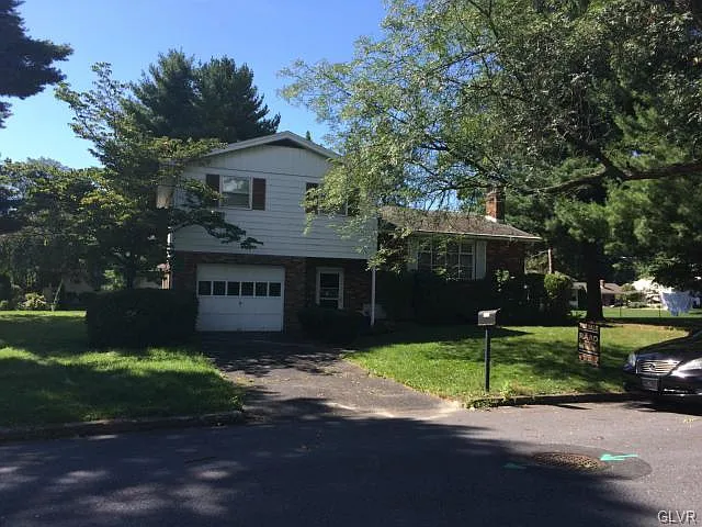 1537 Winthrop Ave photo 1