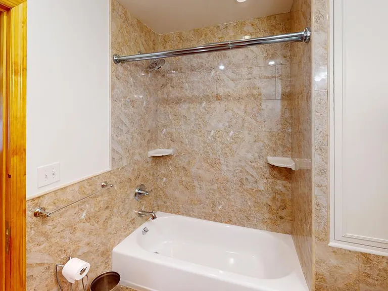 400 E 78th St #10 — Photo 24