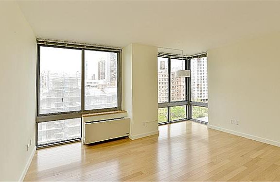 3rd image of 225-227 W 60th St #12E