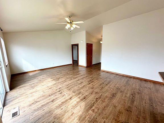 5th image of 112 W Joanna Pl