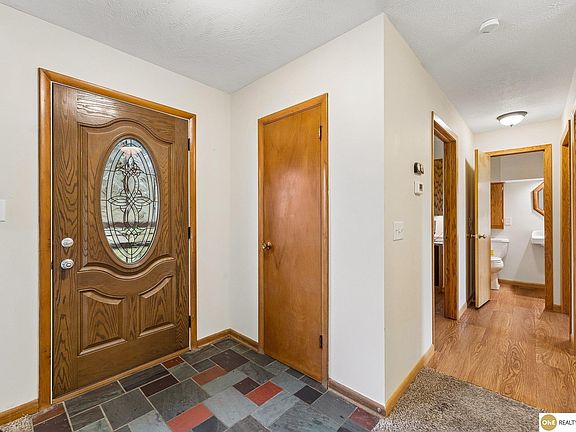 4th image of 909 Jewell Rd