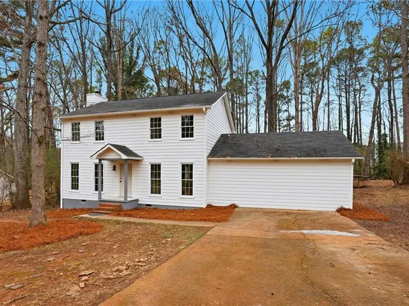 8692 Twin Oaks Dr, Jonesboro, GA 30236
