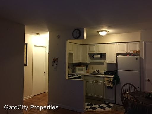 1st image of 1579 N Farwell Ave