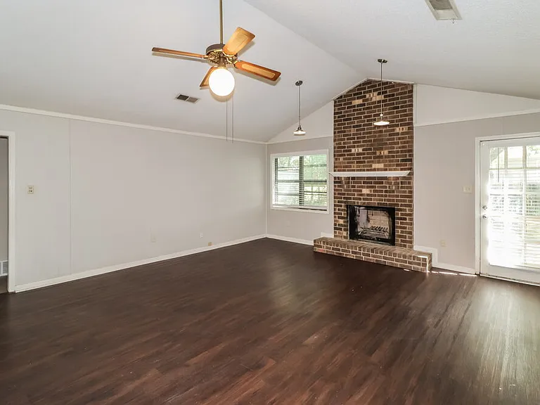 7261 Hollorn Ln — Photo 4