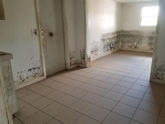 4th image of 1004 Cooper Dr