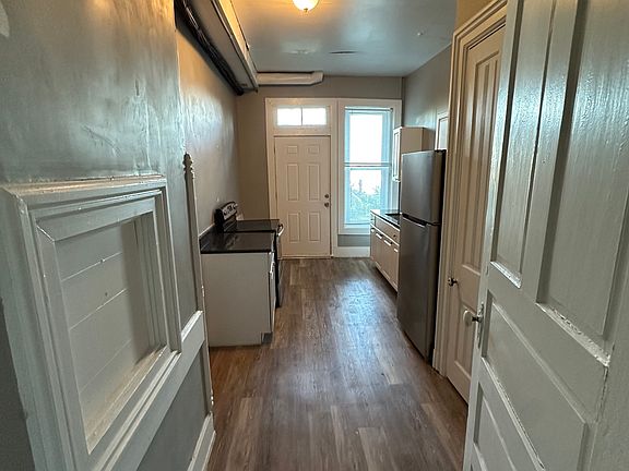 5th image of 932 Summit Ave #5