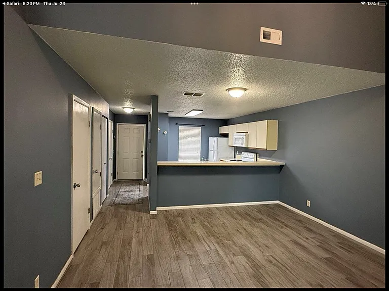 302 Saint Andrews St #105D — Photo 4