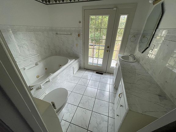 2nd image of 512 Arcadian Dr