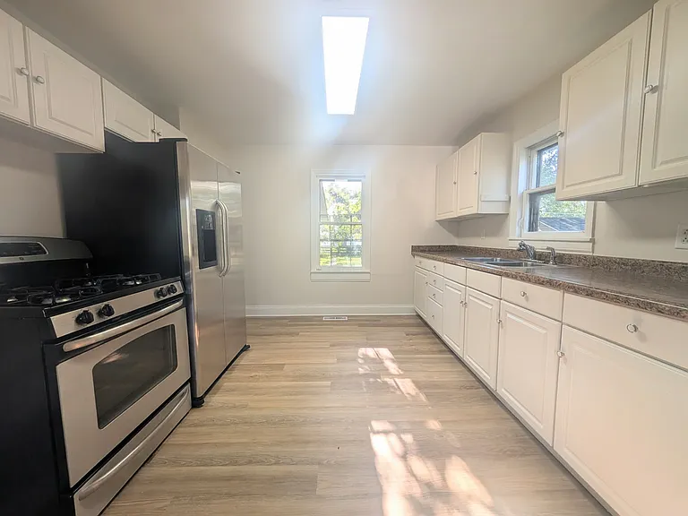 384 S Center Ave — Photo 5