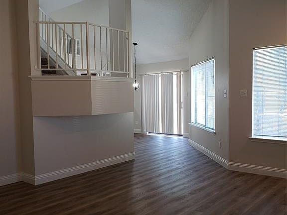 3rd image of 5904 Baroncrest Dr
