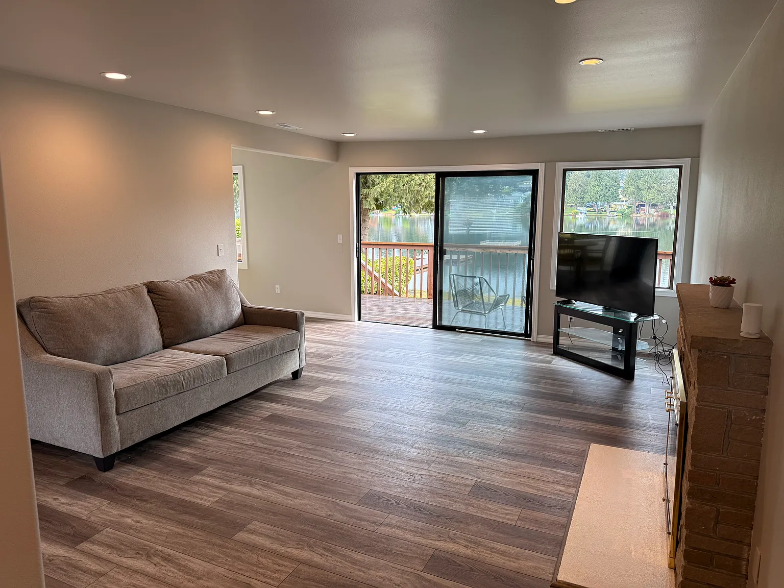 3 bed, 1.5 bath, 2012 sqft, $3,500 — Photo 3
