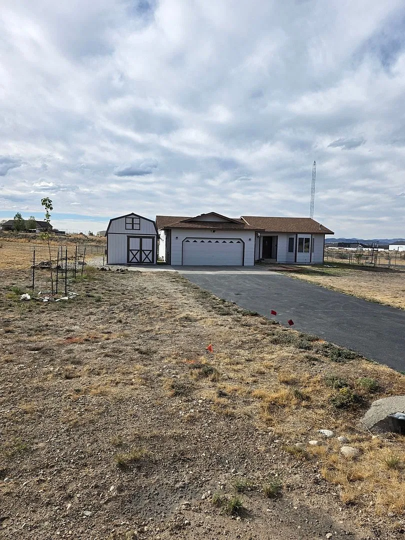 Charming 3BR House in Spring Creek — Photo 4